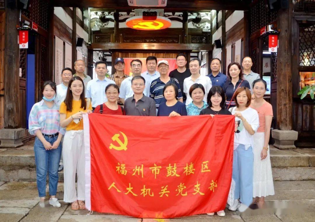救援有趣的孔雀